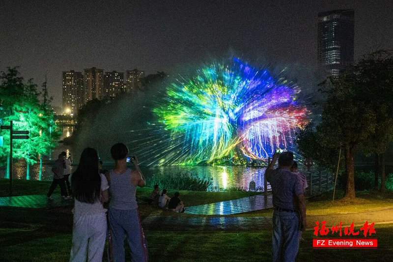 9月29日晚，福州旗山湖公园“花月夜”灯光提升项目试亮灯。