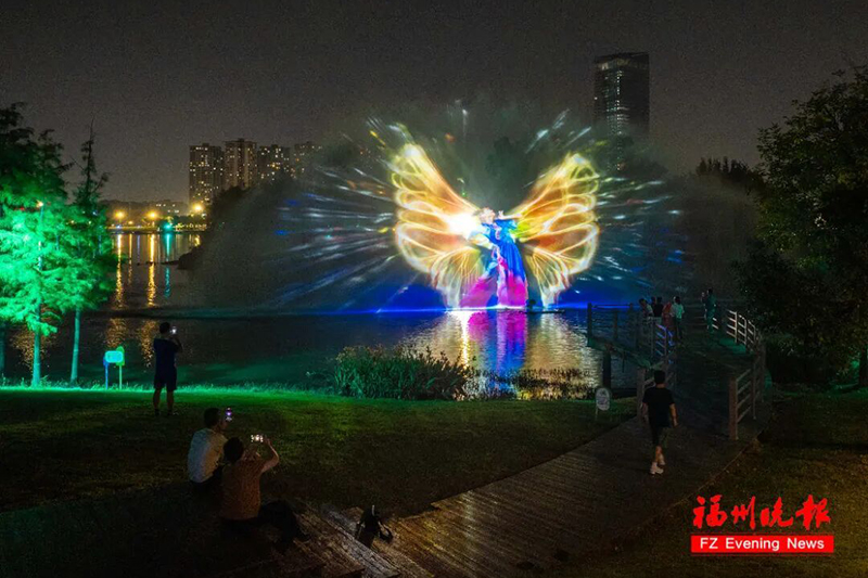 9月29日晚，福州旗山湖公园“花月夜”灯光提升项目试亮灯。