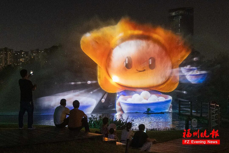 9月29日晚，福州旗山湖公园“花月夜”灯光提升项目试亮灯。