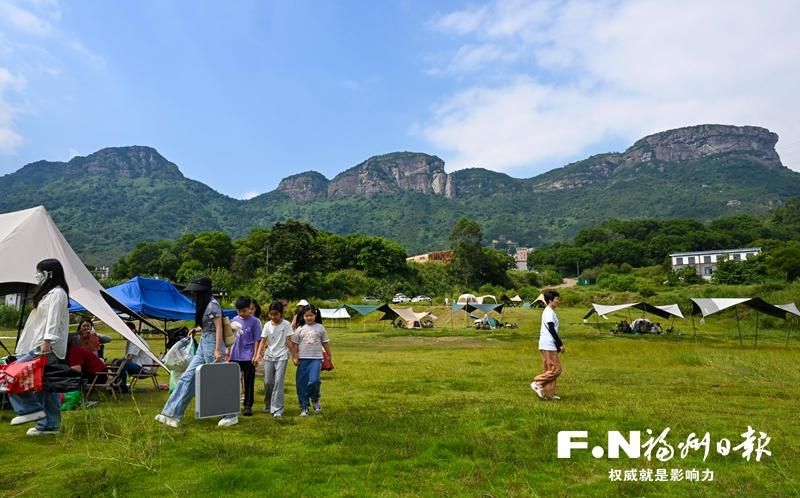 福州市民尽享假期惬意时光