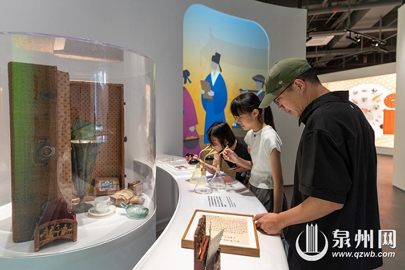 “一桌古往今来・历史”用时间轴串起从宋元刺桐港开埠到闽南人下南洋的饮食千年脉络。