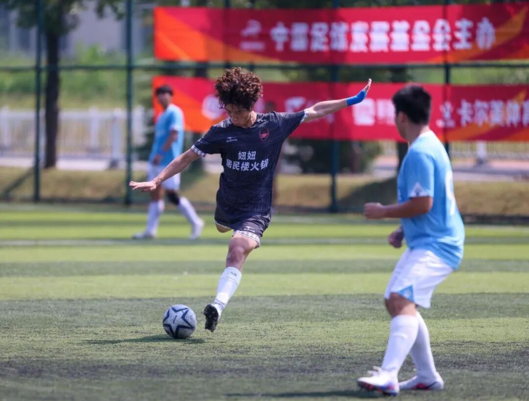 奔赴一场绿茵对决，平凡的一天才算圆满