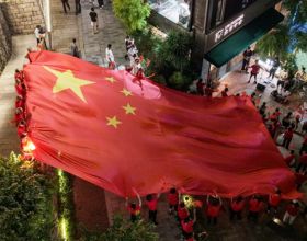 福是一抹红：古厝留存英雄迹 街巷漫传家国声