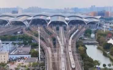 平均54秒一趟车 国庆高铁织就流动消费图景