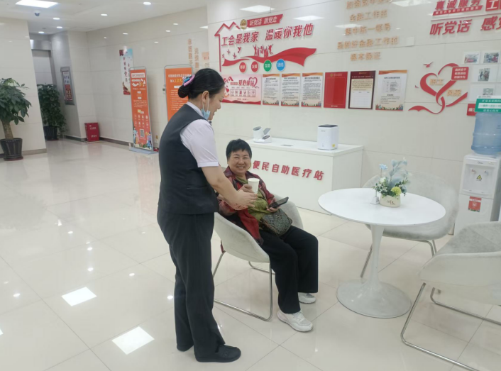 情暖重阳 守护银龄——农行福州华林支行用心做好老年客群金融服务