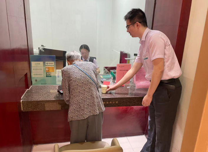 情暖重阳 守护银龄——农行福州华林支行用心做好老年客群金融服务