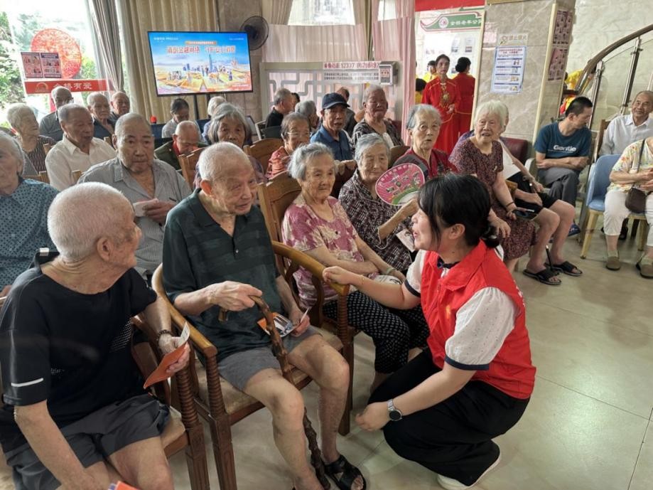 平安产险福清中心支公司:月满金桥暖夕阳 平安志愿伴余晖