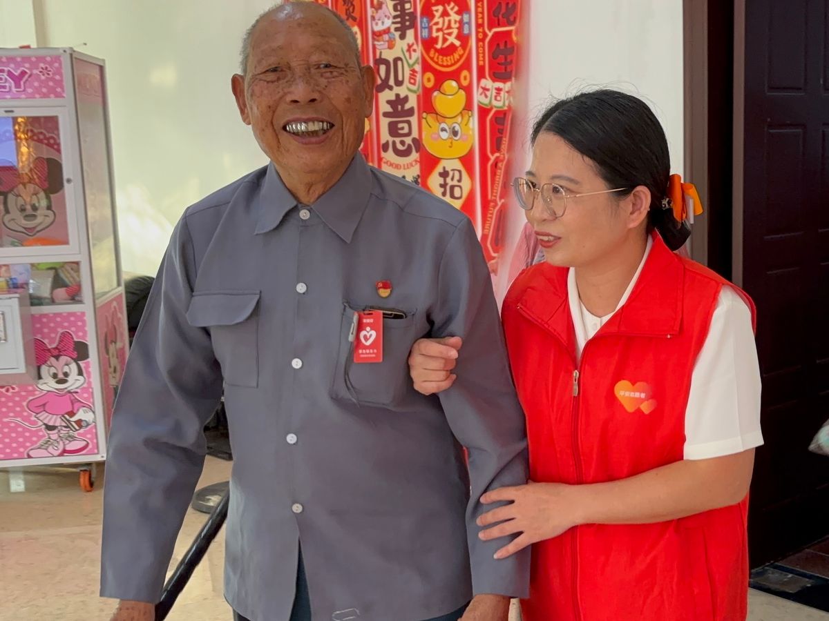 一张拍拍卡、一条反光条:平安产险泉州中心支公司把安全送到城乡老人身边