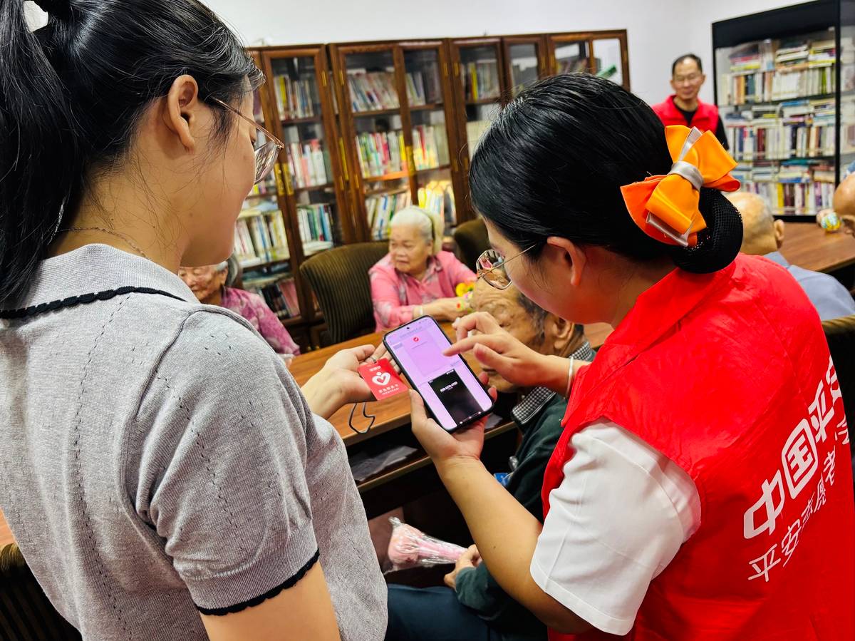 一张拍拍卡、一条反光条:平安产险泉州中心支公司把安全送到城乡老人身边