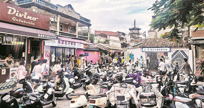 泉州市区象峰巷清堵 变身准步行街