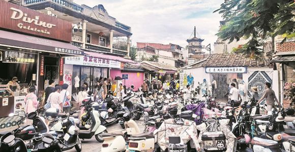 泉州市区象峰巷清堵 变身准步行街