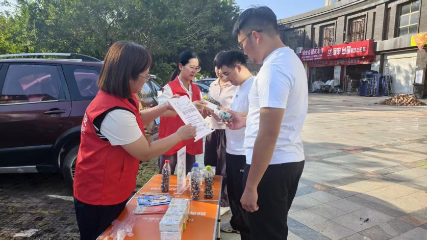 平安产险漳州中心支公司:志愿微光映秋色 防火宣传护平安