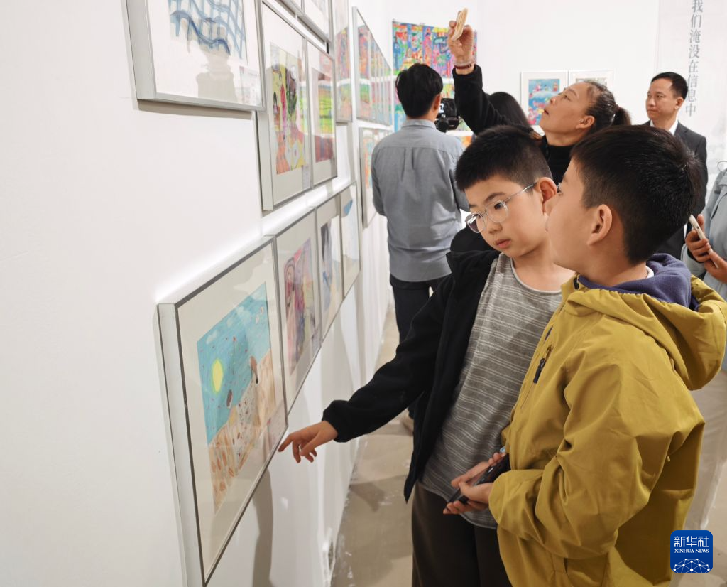 第十七届海峡两岸少儿美术大展北京展探索“信”的意涵