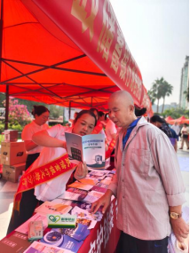 邮爱驿站传温情，敬老服务暖金秋