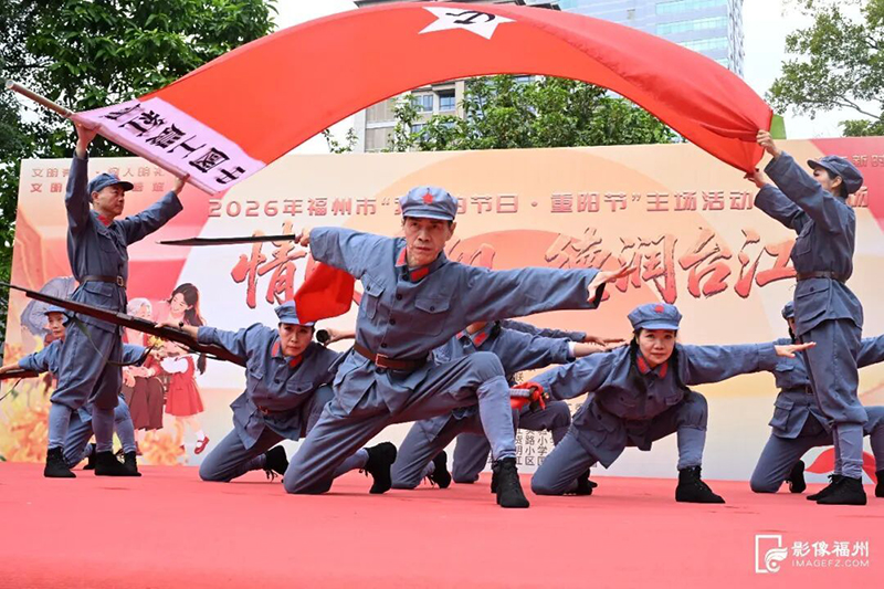 福州市老年大学表演舞蹈《风雪长征路》。叶诚/摄