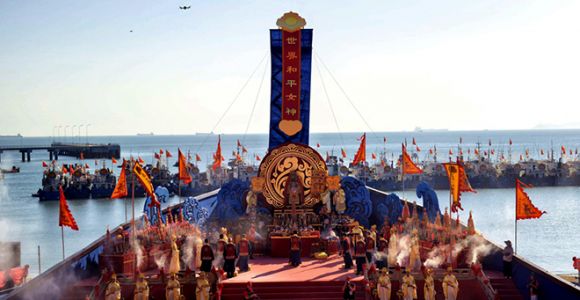 万人同巡湄洲岛 海祭妈祖祈福大典举行
