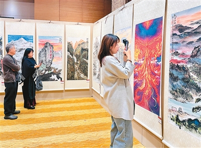 两岸暨港澳艺术家主题书画展在北京台湾会馆开幕
