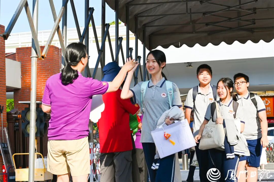 校服可在超市买！福建多地实施一市（县）一校服