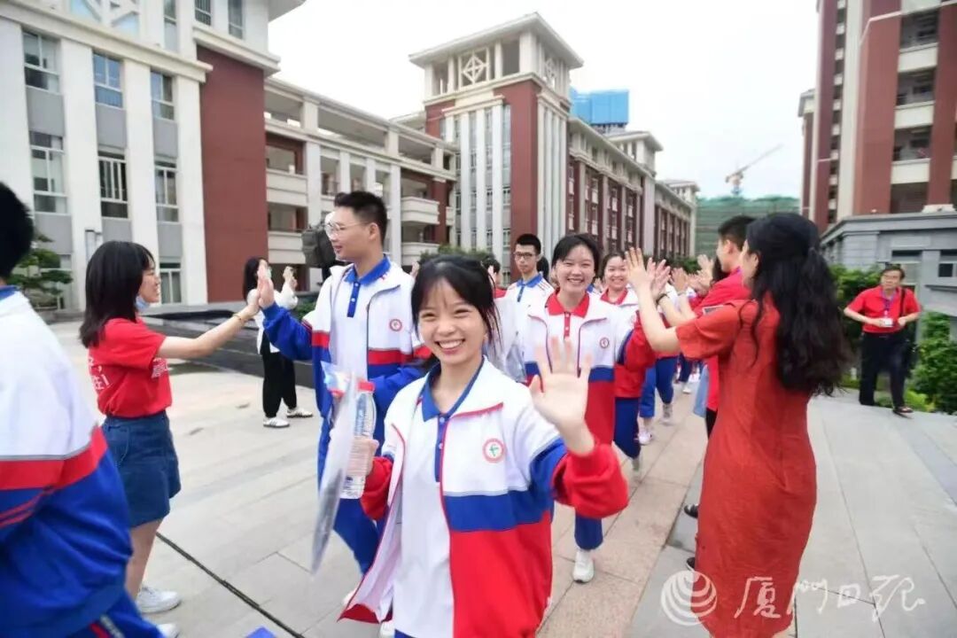 校服可在超市买！福建多地实施一市（县）一校服