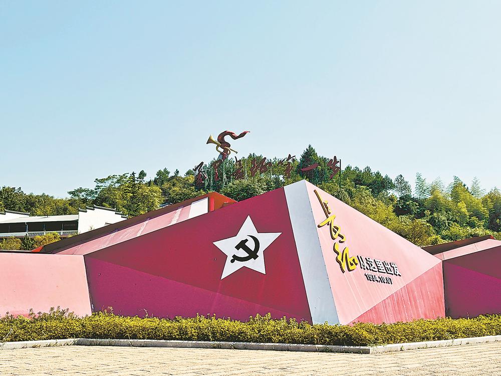 凤凰山村情忆园广场 本报记者 黄筱菁 摄