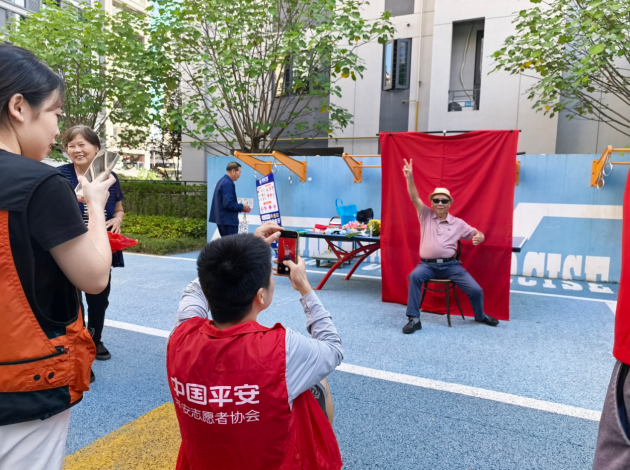 定格一张笑脸 点亮一把漆扇 温暖一片桑榆