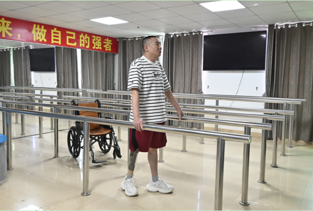 福州大学“智护安行”柔性感知电子皮肤,做肢体康复群体的行走安全护航者