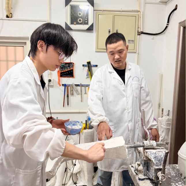 福州大学“智护安行”柔性感知电子皮肤,做肢体康复群体的行走安全护航者
