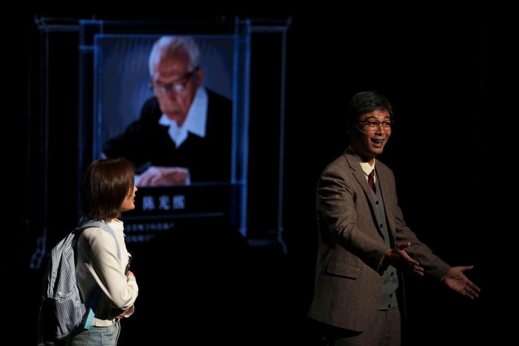 大型全景式话剧《仰望者》在哈尔滨上演