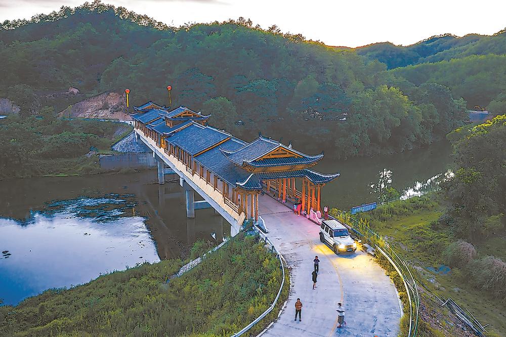 蔡坊村新建的百公廊桥全景 (资料图片)