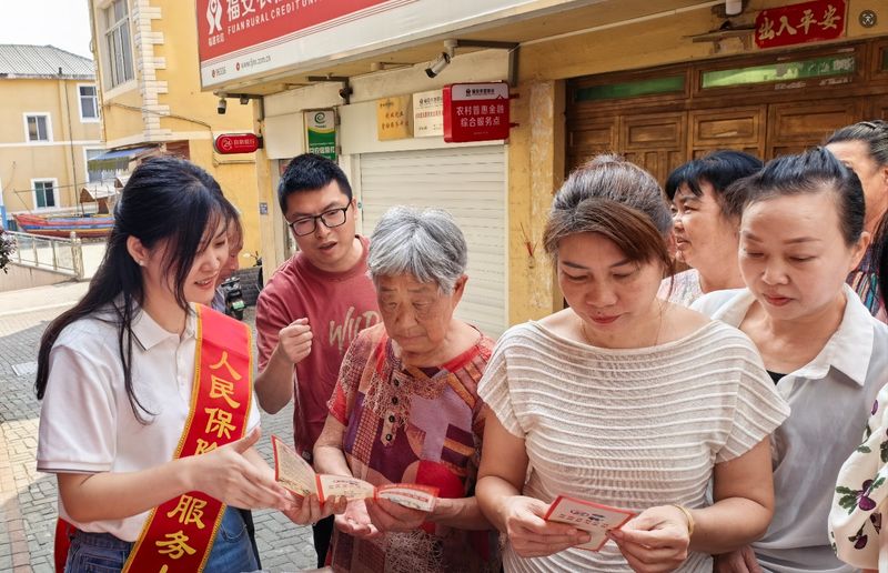 践行正确政绩观 金融敬老护平安