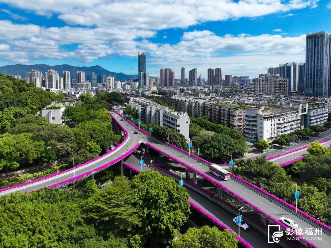 乌山立交桥。记者 包华 摄