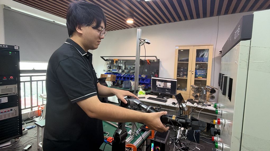 具身智能机器人应用技术员：给机器人当“老师”
