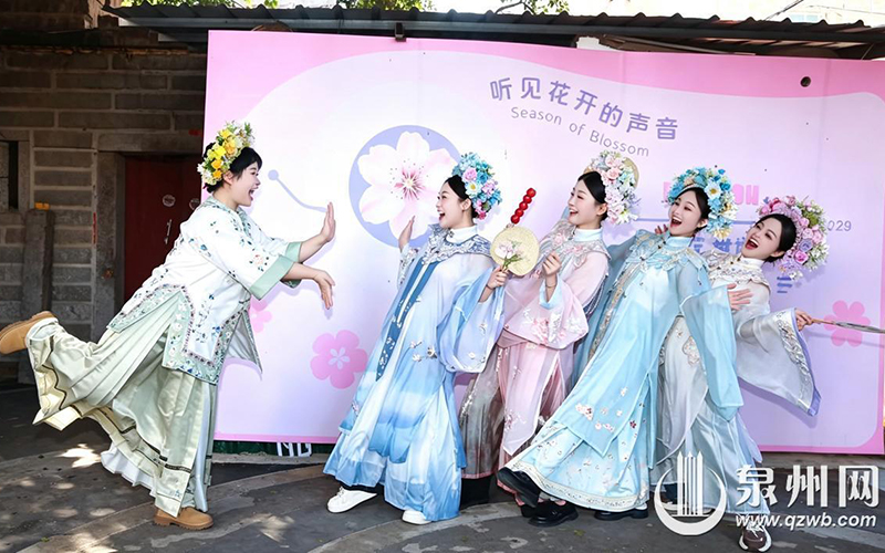 簪花围开出美丽新经济