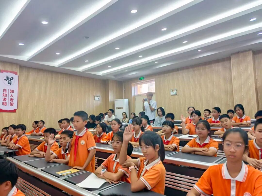 在少年心中种下一颗“宇宙种子”——天体物理学家走进龙岩校园共话深空探测