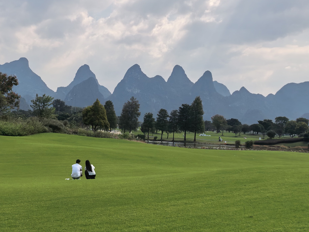 桂海晴岚风景如画。